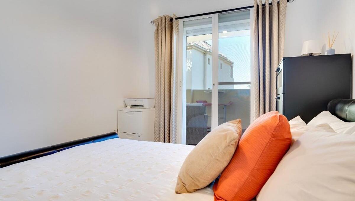 Lovely Aldea Beach Apartment Манилва Экстерьер фото