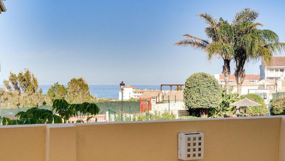 Lovely Aldea Beach Apartment Манилва Экстерьер фото